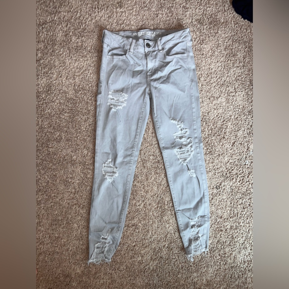 American eagle size 8 gray jeans with holes